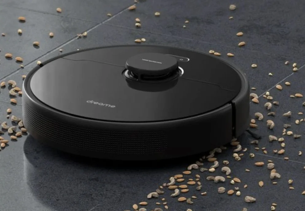 robot vacuum cleaner sweeping and mopping